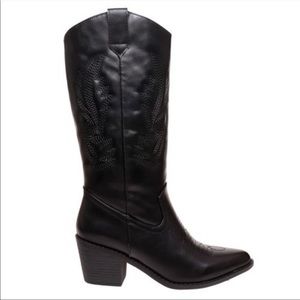 Black western cowgirl boots